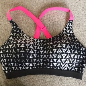 Victoria’s Secret lightweight sports bra